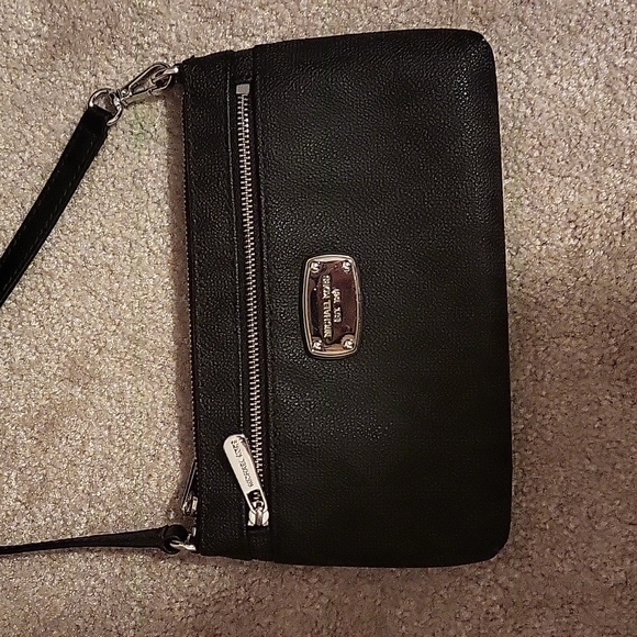 Micheal Kors back pack - Picture 8 of 9